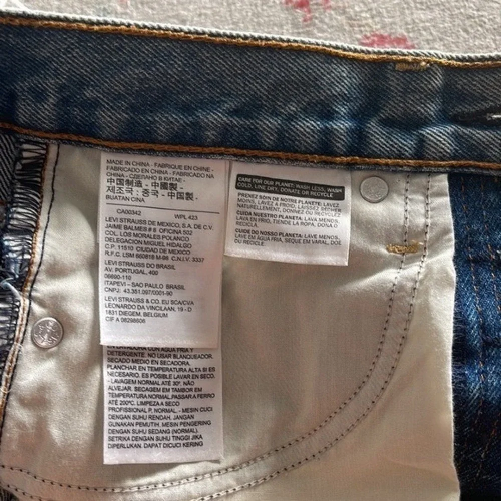 Levi's Denim Cut Off Shorts Distressed Frayed bottom Button Fly‎ Size 24
